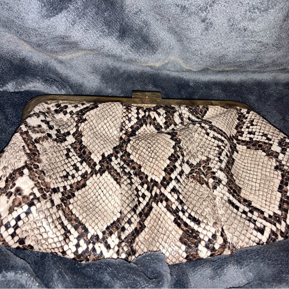 A new day clutch on chain